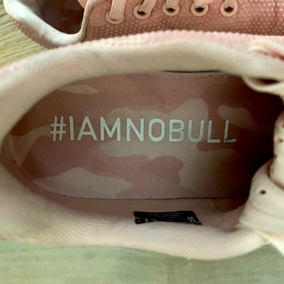 LIKE NEW NOBULL “super fabric” trainer (W 7.5) - Picture 5 of 5